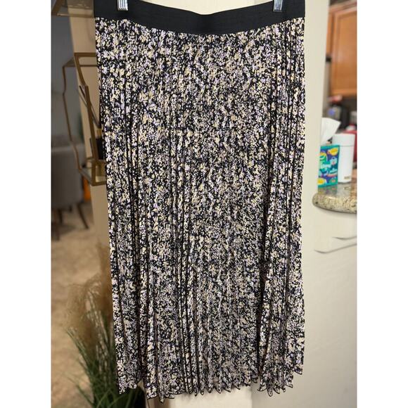 Vince Camuto Women's Pleated Midi Skirt Black with Floral Pattern Size L - Picture 4 of 6